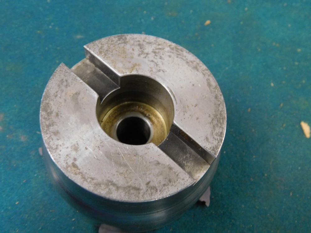 2.75" Diameter Thread or Grooving Head 1.0" Arbor Mount Hole with New Inserts