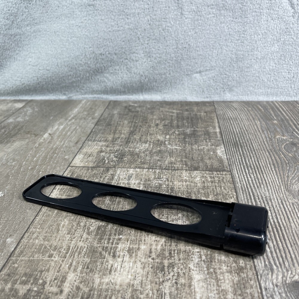 CUISINART DCC-3200 COFFEE MAKER - Carbon Filter Holder