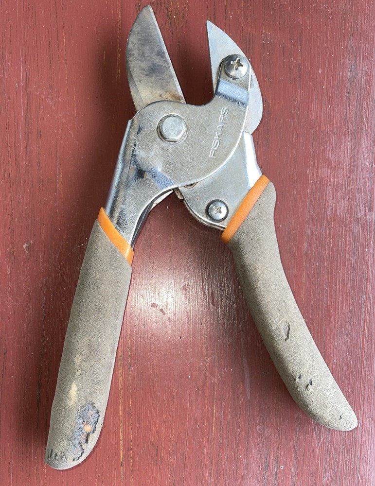 Fiskars Anvil Style Pruners Freshly Sharpened&cleaned. Slight Damag Foam Handle