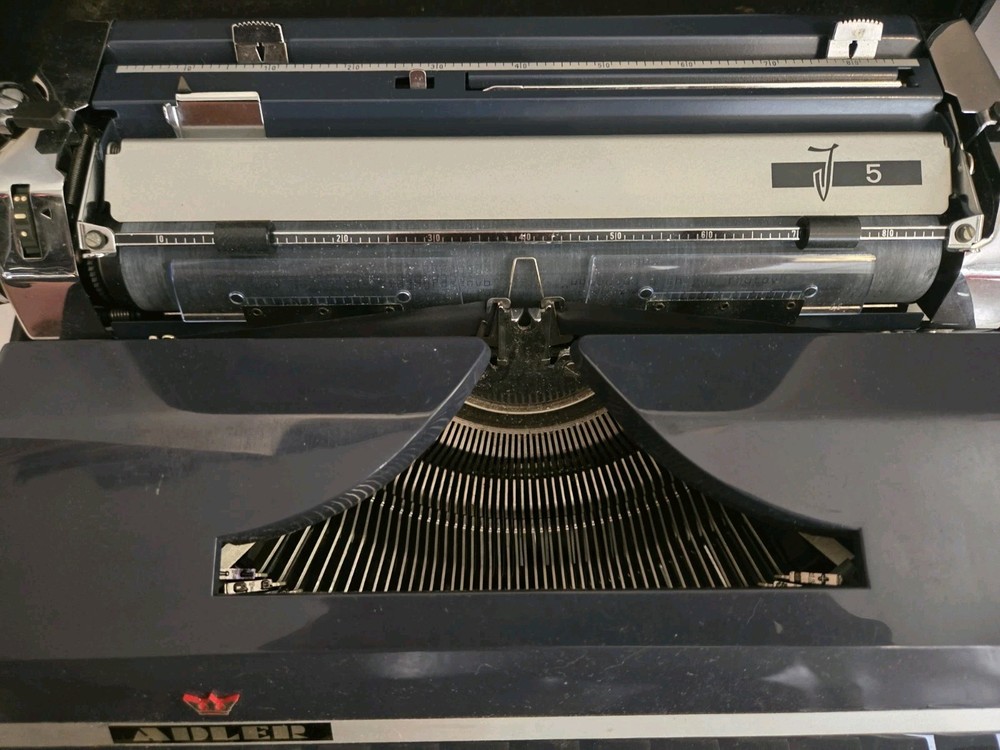 Adler J5 Typewriter With Case