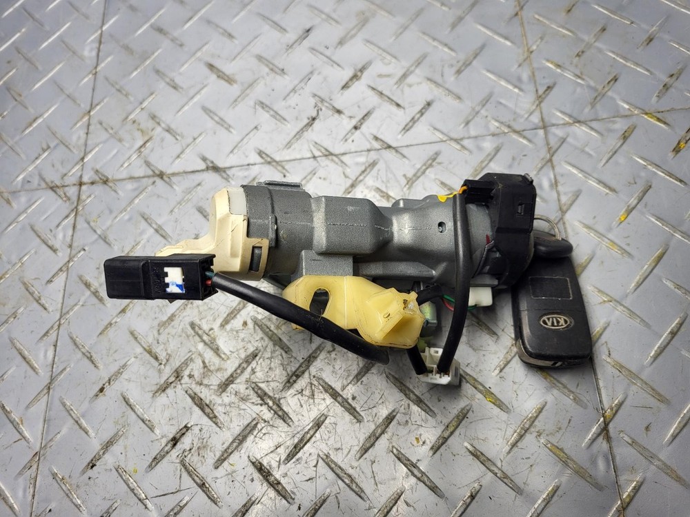2012-2013 Kia Soul Ignition Switch with Key; Conventional Ignition