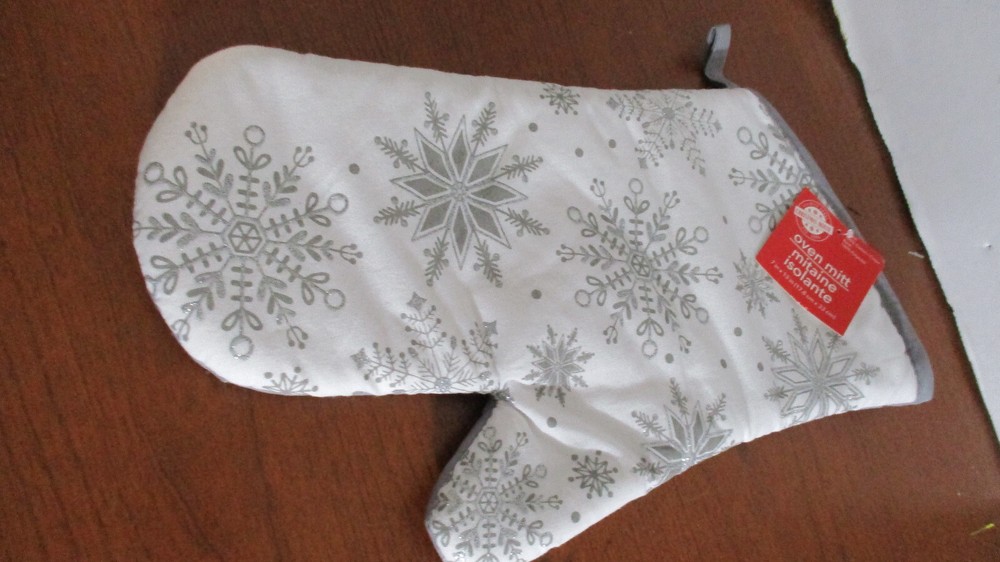 White & Glitter Silver SNOWFLAKE Christmas OVEN MITT ~NWT