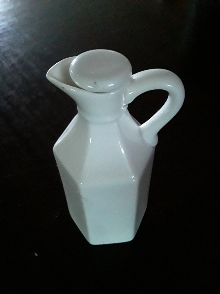 Xcell White Porcelain Pitcher with Lid Stopper