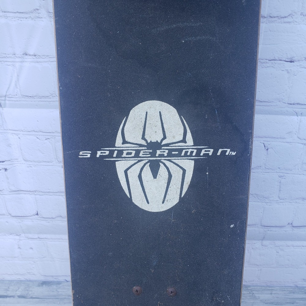 Vintage 2001 Marvel Spiderman & Green Goblin SkateBoard