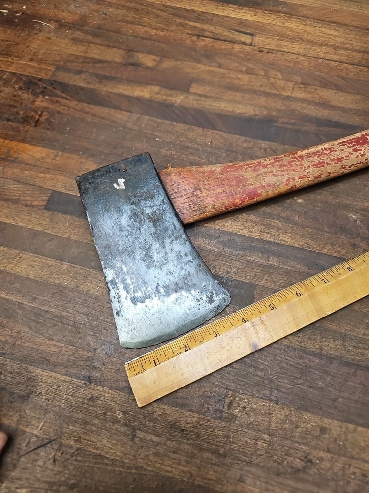 R32- 2 lb 15 oz Boys Axe USER unmarked - PLUMB?