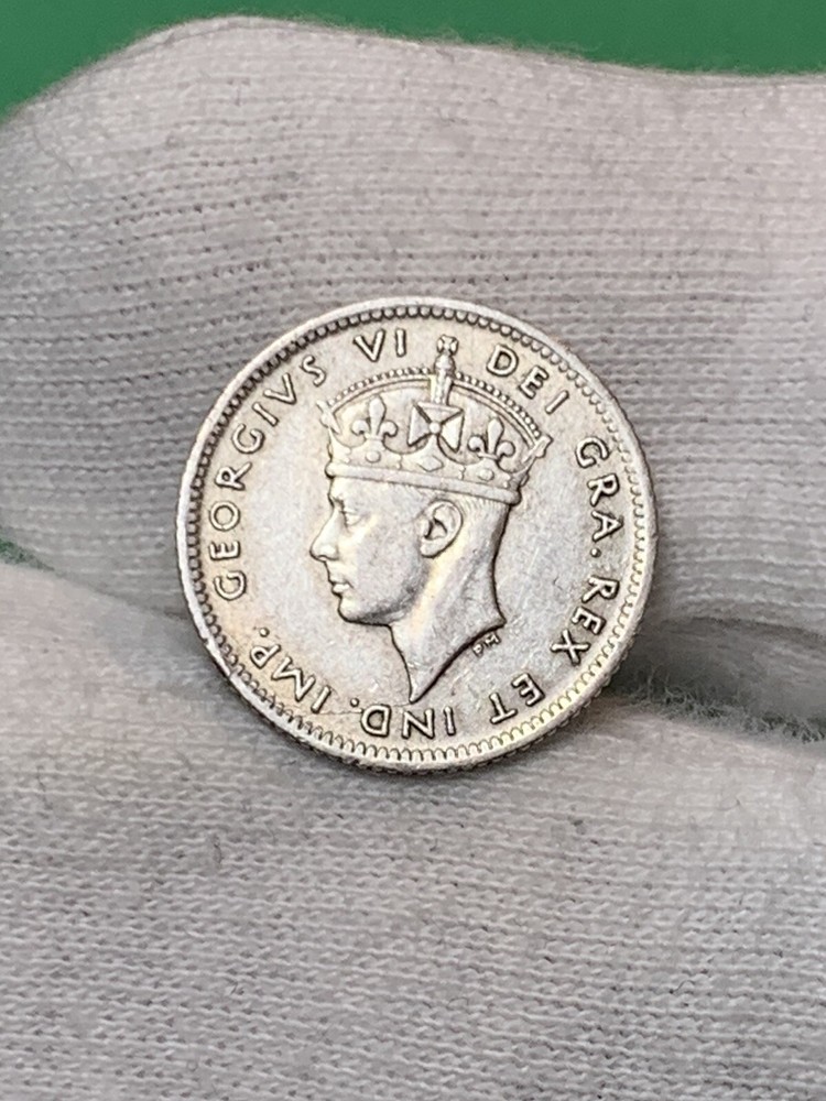 1941 C Newfoundland Silver 10 Cents (A0666)