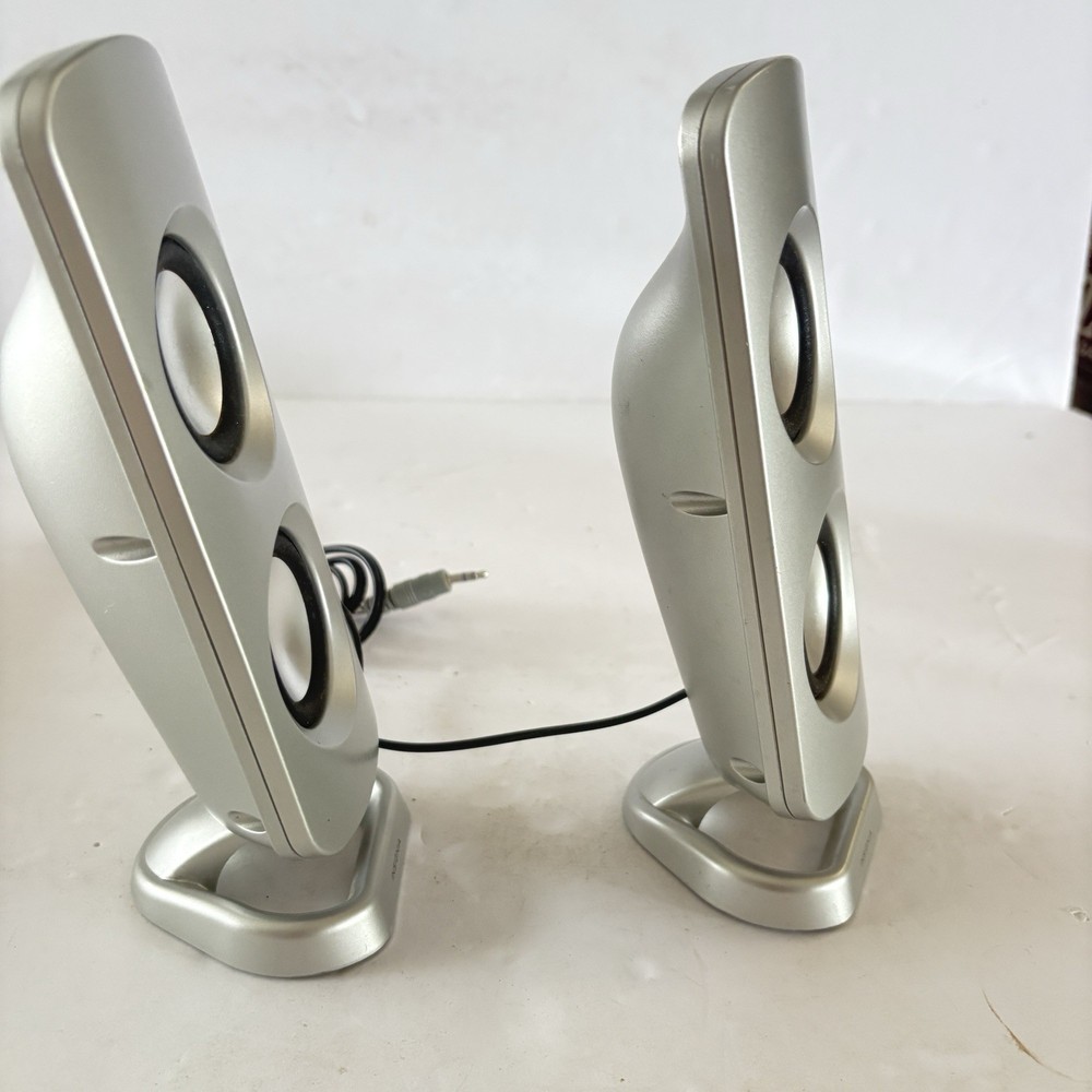 Insignia Desktop Computer Speakers USB Powered 3.5mm AUX Dual Driver Silver