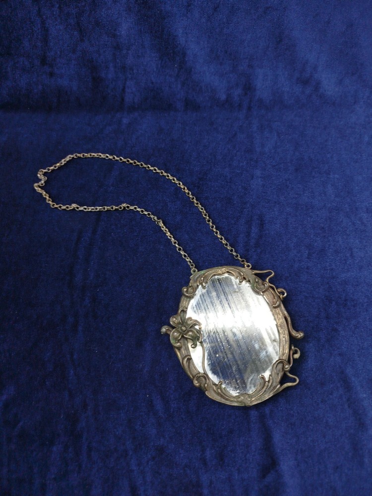 Decorative Hand Mirror With Chain 11x10cm
