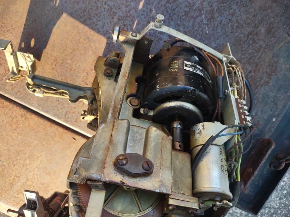 seeburg selectomatic 100 arcade jukebox record player mech #1