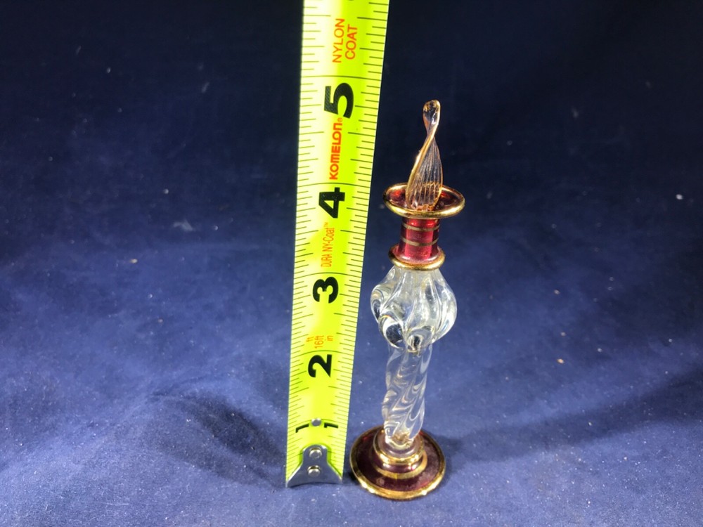 I1-34 VINTAGE PERFUME BOTTLE WITH STOPPER