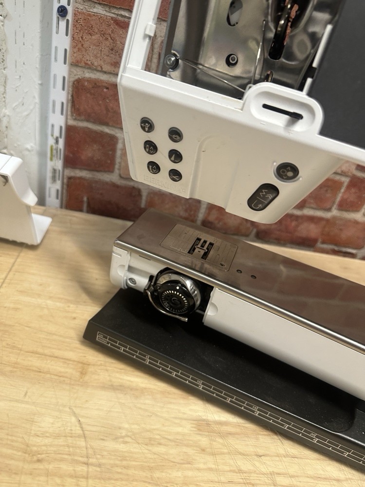 Bernina 820 Computerized Sewing Machine For Parts Only(read)