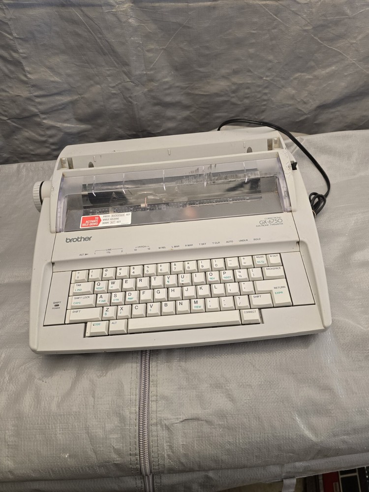 Brother GX-6750 Correctronic Electronic Typewriter