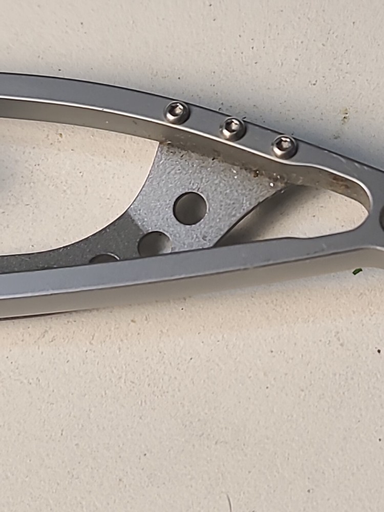 Von Hoy crkt knife Opens from side outward both ways