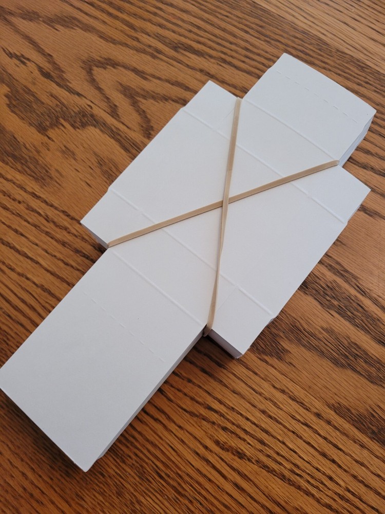 FB-24 Fold up boxes 100 count White 2 1/2" X 2 1/2"