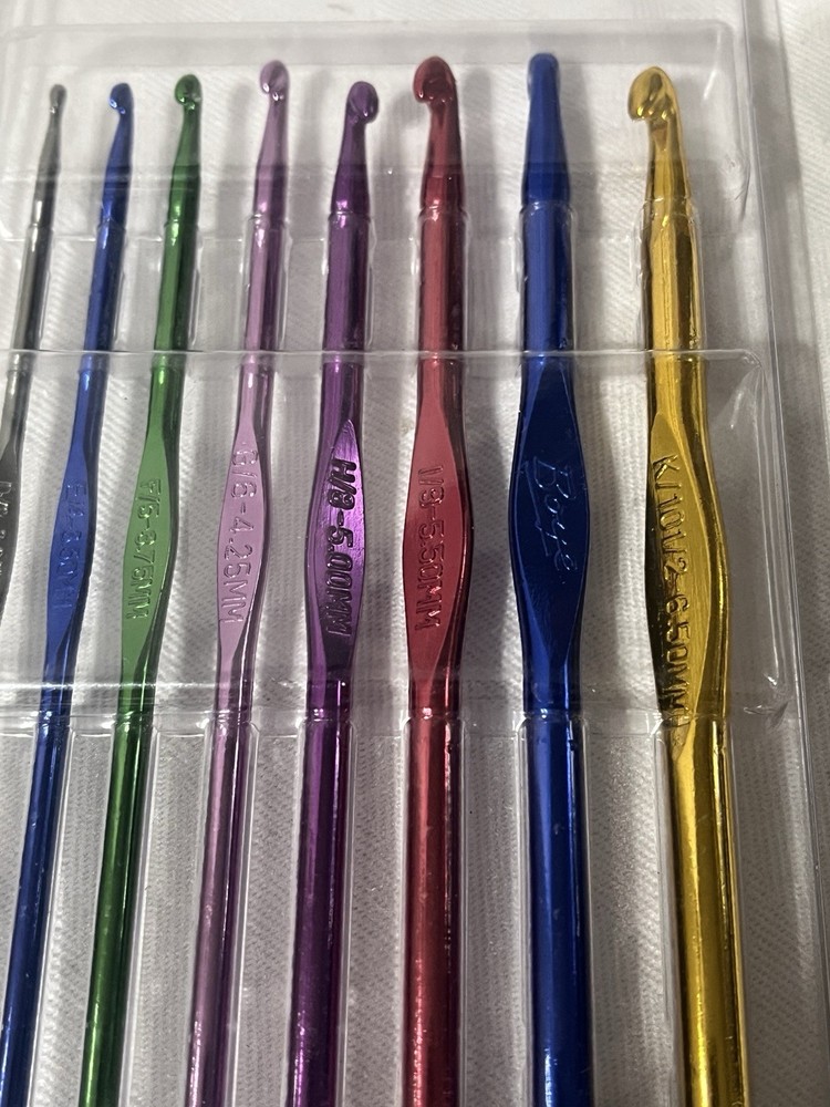 Set Of 8 Crochet Hooks