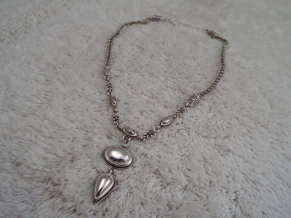 Silvertone Drop Pendant Necklace (C43)