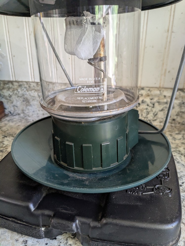 Coleman Electronic Ignition Propane Lantern Model 5154 & Case Double Mantle Lite