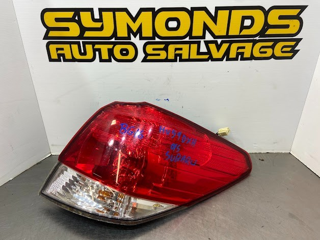 2009 SUBARU OUTBACK DRIVER SIDE RIGHT OUTER REAR LIGHT REF:  BG16
