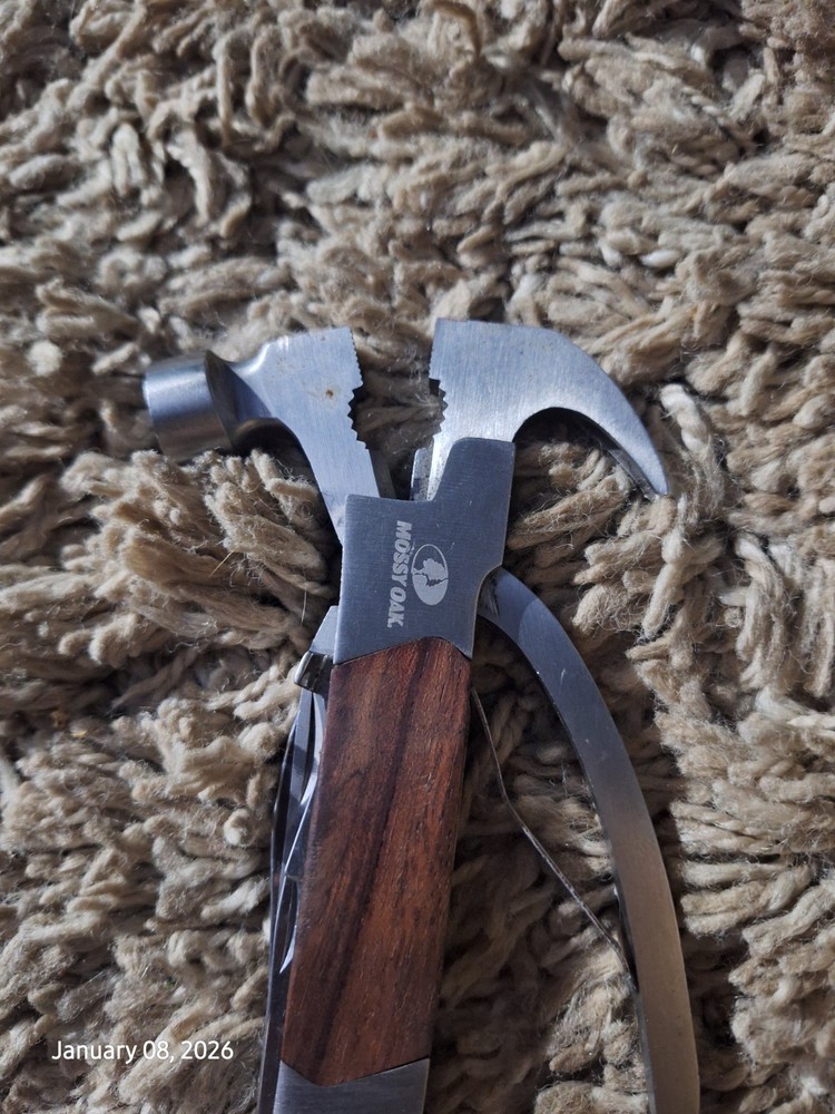 set of mossy oak multitools