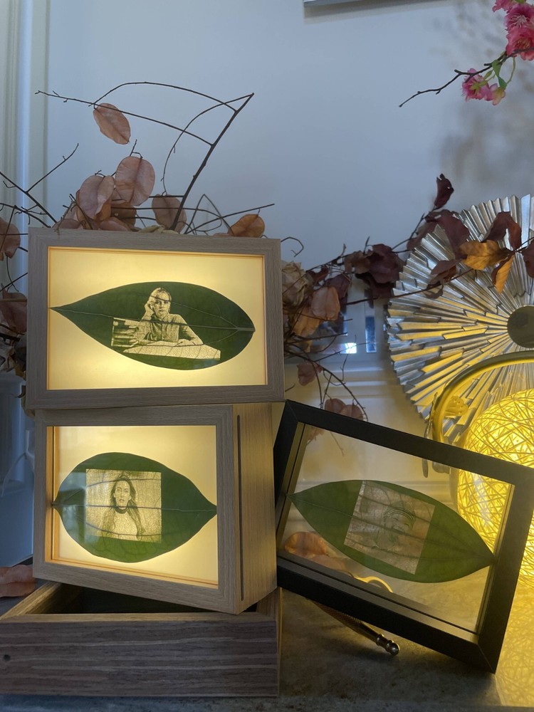 Leaf Carving with light frame