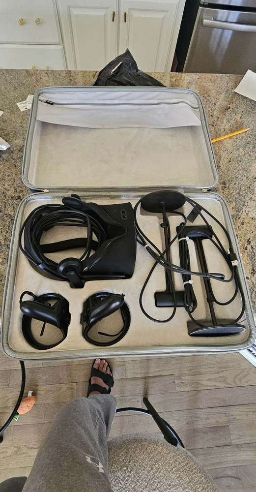 Oculus VR Headset, Controllers & Sensors in Carrying Case