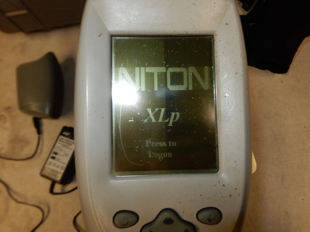 Thermo Niton XLP 300 Analyzer – PB Paint Mode Analysis Only