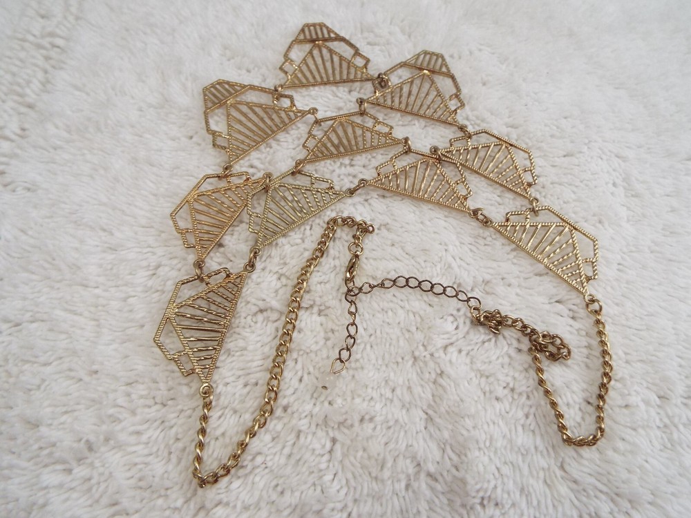 Goldtone Scoop Necklace (J7)