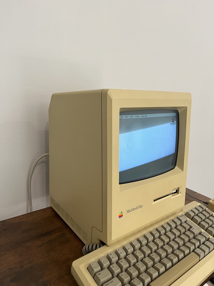 Apple Macintosh Plus 1MB M0001A Vintage Computer + Accessories. w Box
