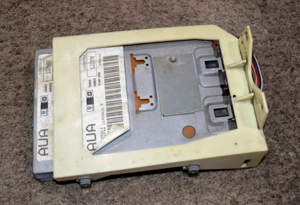 1982 CHEVROLET CAMARO ENGINE COMPUTER ECU ECM WITH CHIP HARNESSES 1225950