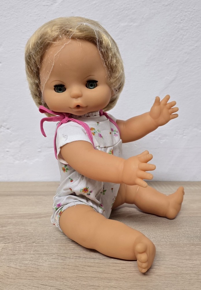 Vinyl doll, 37 cm, sleeping eyes, drinking and wetting function, vintage