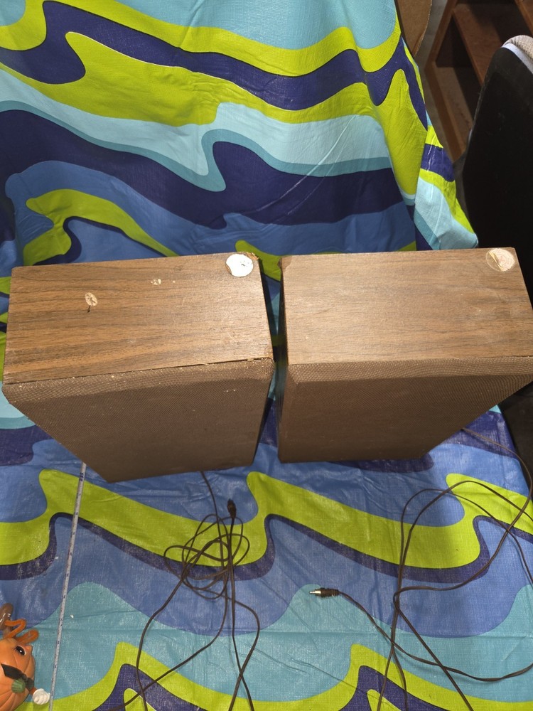 Vintage Speakers. Untested. See Pics.