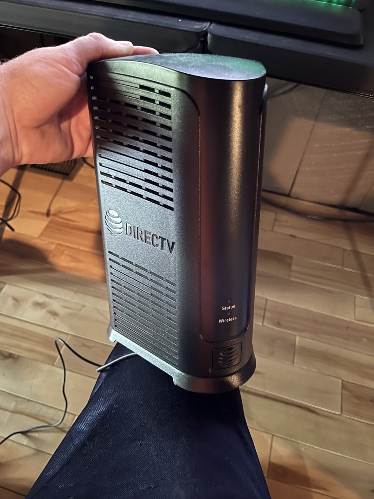 DirectTV Wireless Gini Mini and Receiver Model# HS17-500
