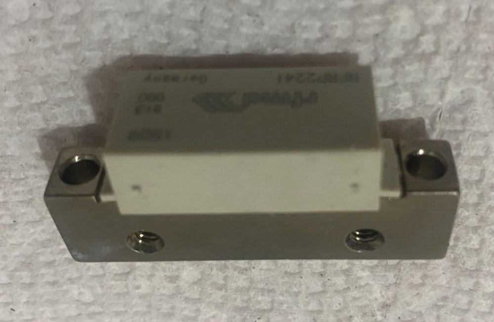 RFMD R1005300L Linear amplifier
