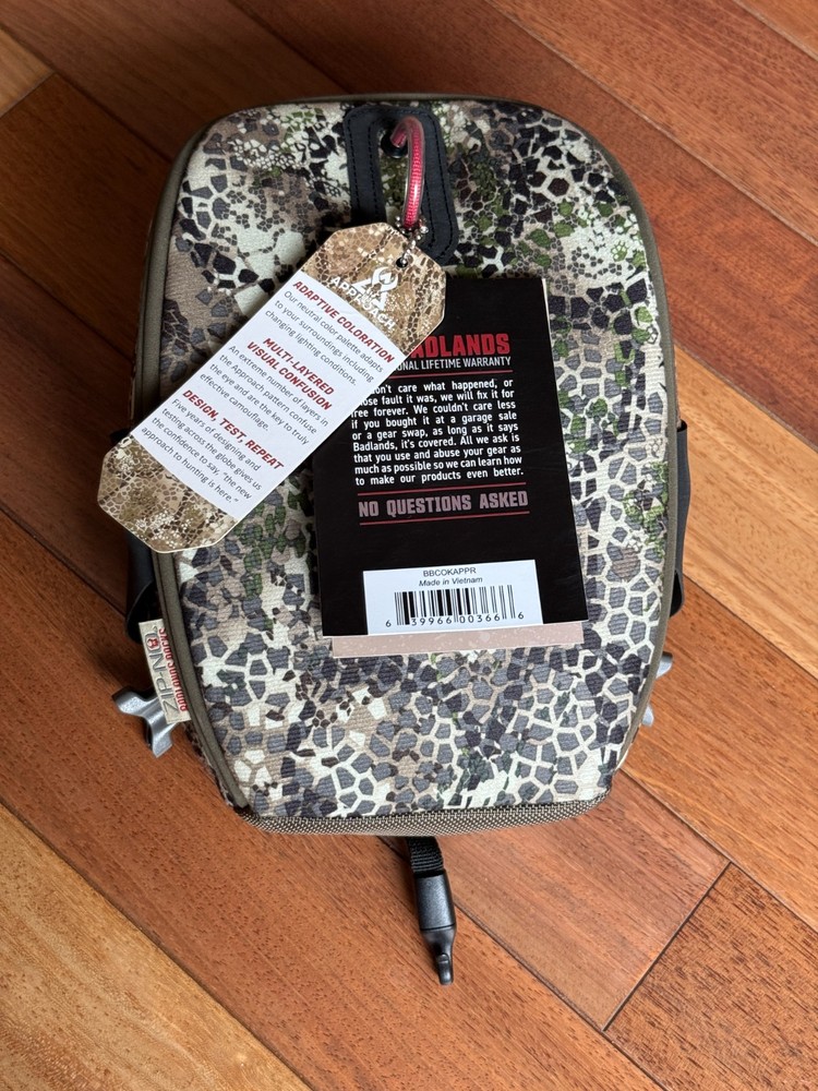 Badlands Mag Bino Case Approach Camo, NWT