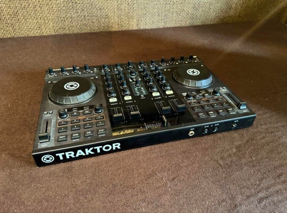 Traktor Kontrol S4 Black Native Instruments Good GP