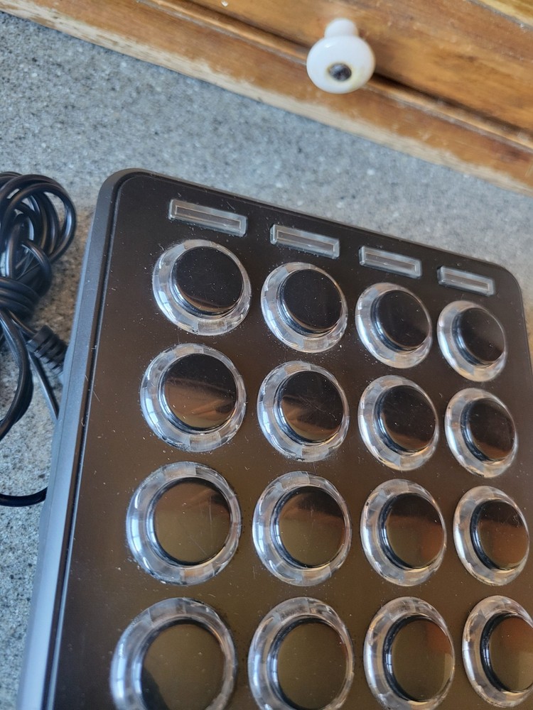 DJ TechTools Midi Fighter 3D MF-0005 - 16-Button Performance MIDI Pad UNTESTED