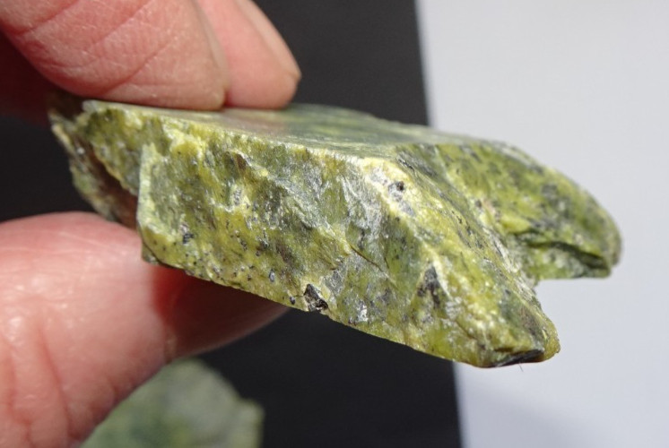 Serpentine - 8 Small Slabs rt132x