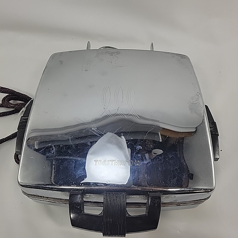 Toastmaster Waffle Iron Maker Model 2D3 Chrome