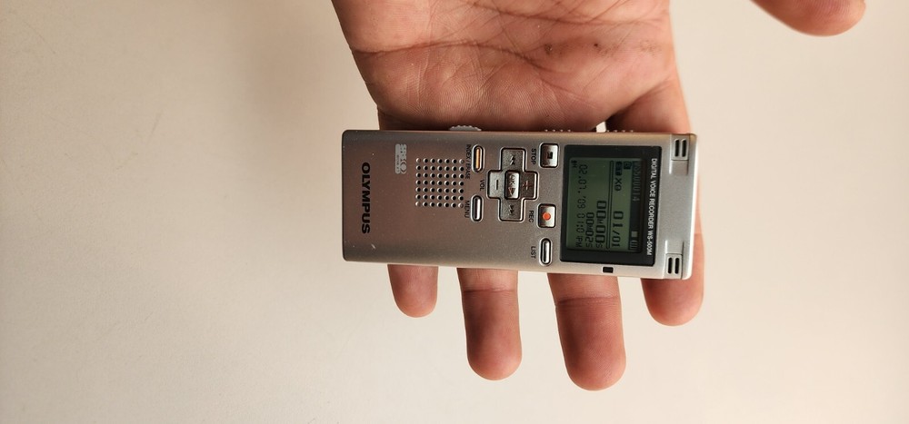 Olympus WS-500M Handheld Digital Voice Recorder with USB