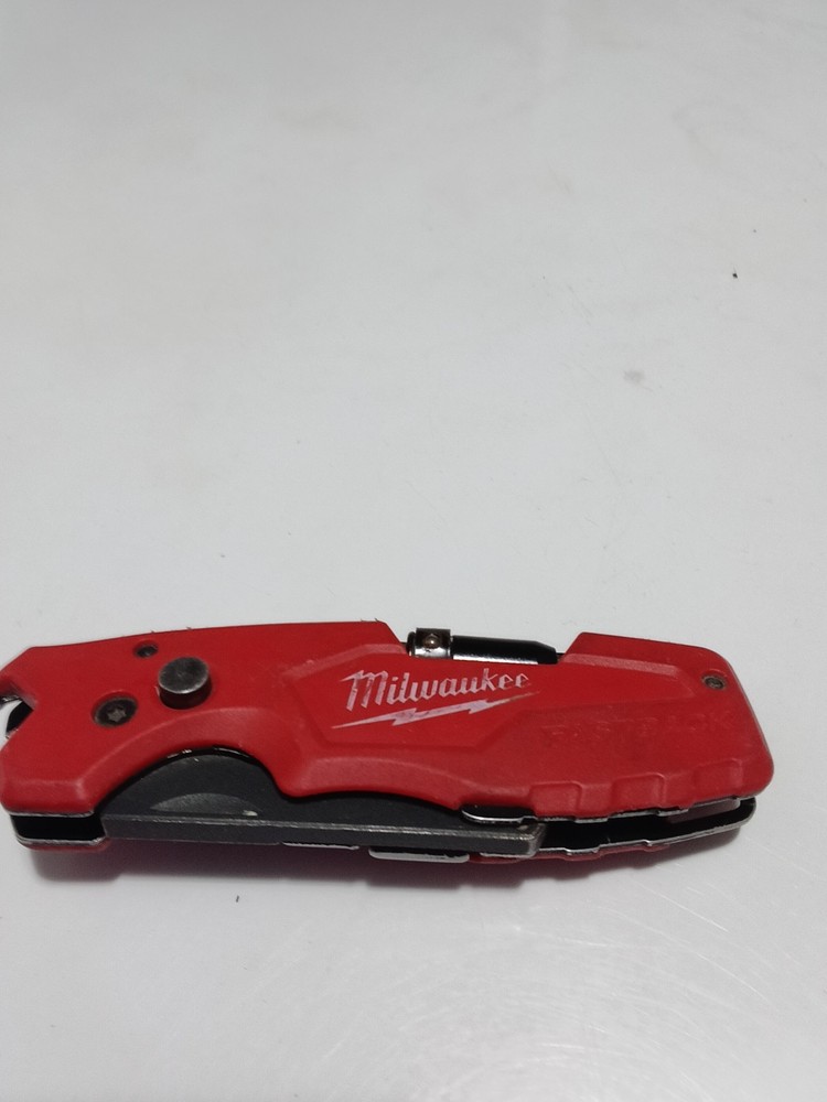 Milwaukee Red Folding Box Cutter Utility Knife