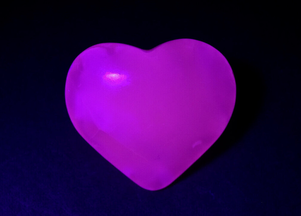Medium Pink Mangano Calcite Heart Fluorescent UV Reactive 5.4 cm  # S6