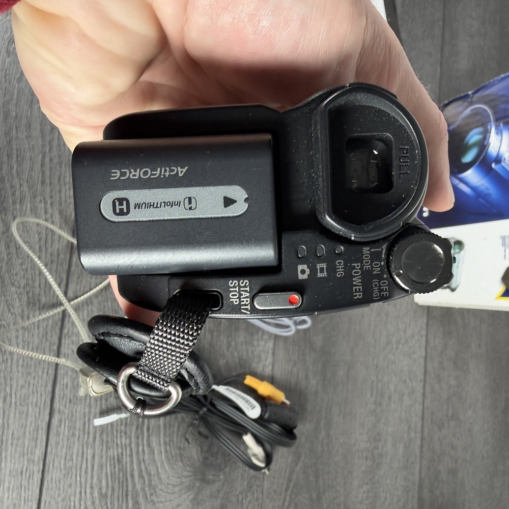Sony Handycam DCR-DVD110E Video Camera Camcorder Silver Tested Working READ