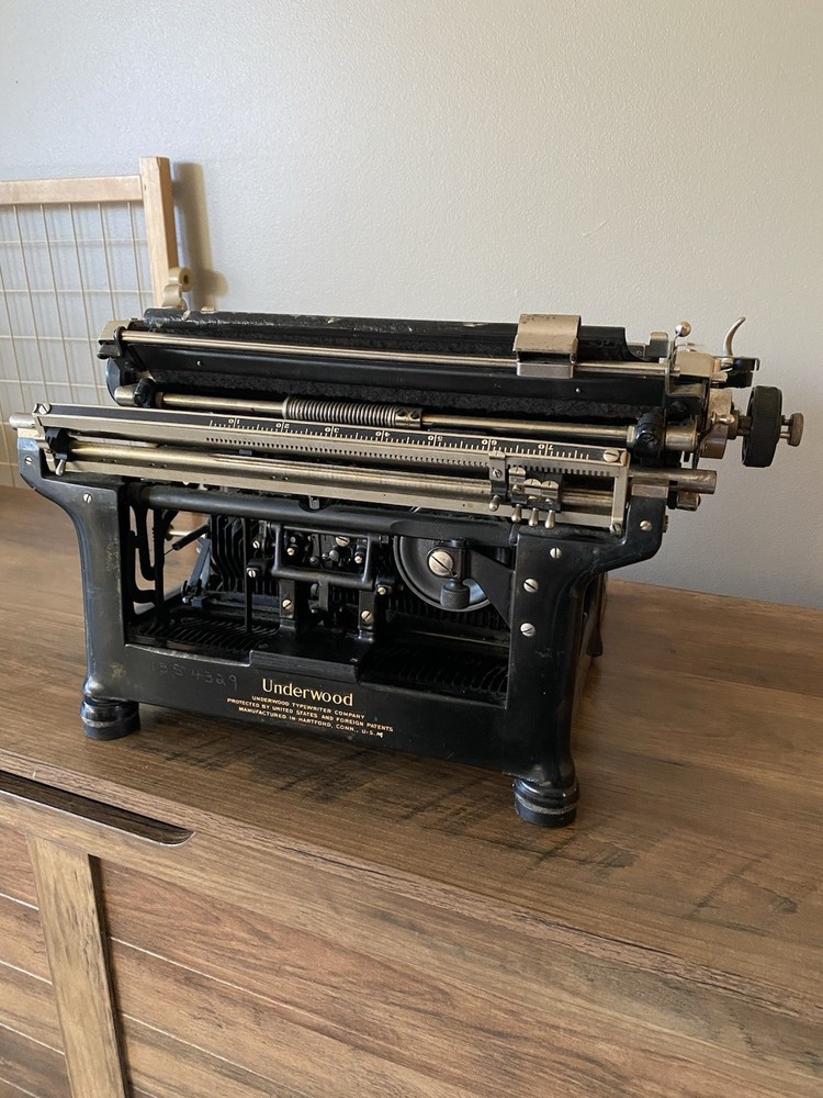 1930 Underwood Standard Typewriter No 5.
