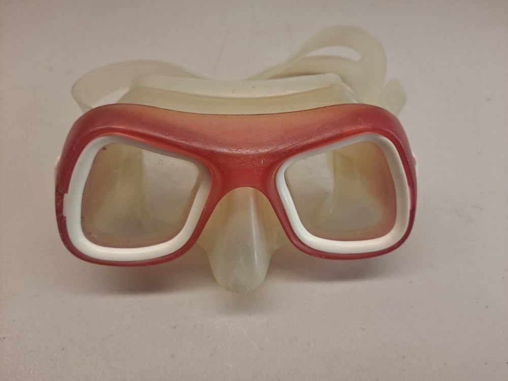Scuba & snorkeling mask, red frame