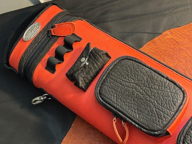 Gil Castillo CUE CASE 4x7 Genuine Leather, Fire Red/Black.