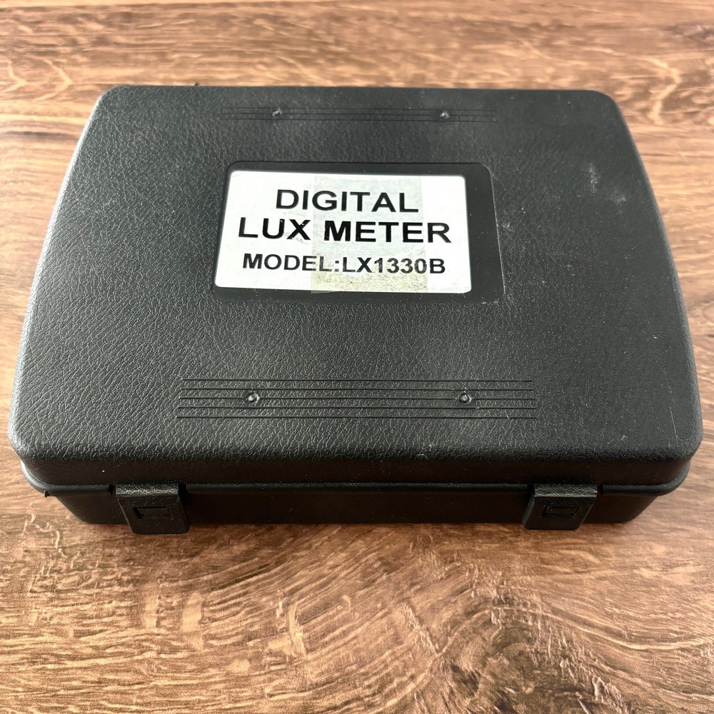 Digital Lux Meter LX1330B