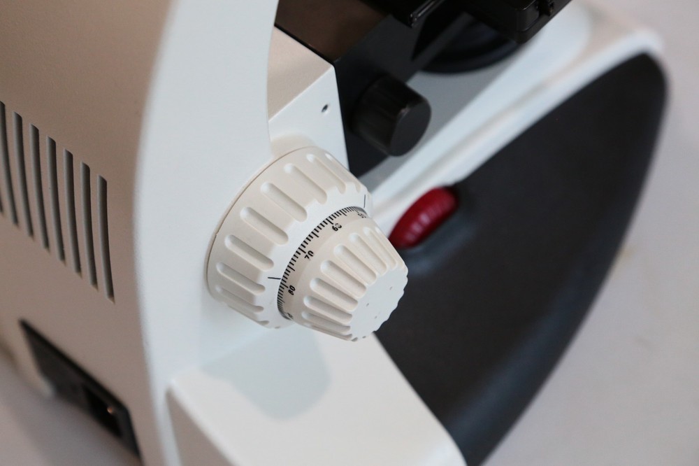Leica DME Biological Microscope with C PLAN & N PLAN Objectives 2.5x/4x/10x/40x