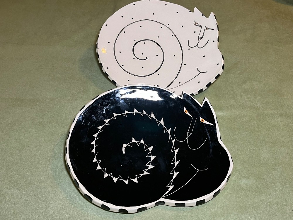 2 Alison Palmer cat ceramic platters 12x12", signed, one white one black