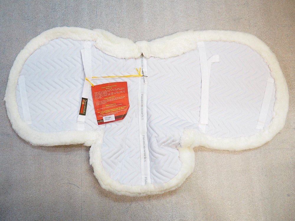 Fleeceworks Sheepskin Show Hunter Pad *SIZE: REGULAR/MEDIUM*