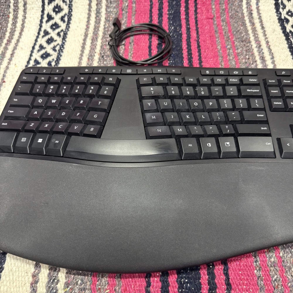Microsoft Ergonomic Keyboard Model 1878 Wired USB W/ Wrist Rest Black - Tested